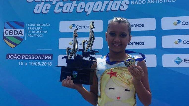 Flávia Chaves D’ávila - campeã brasileira de nado artístico