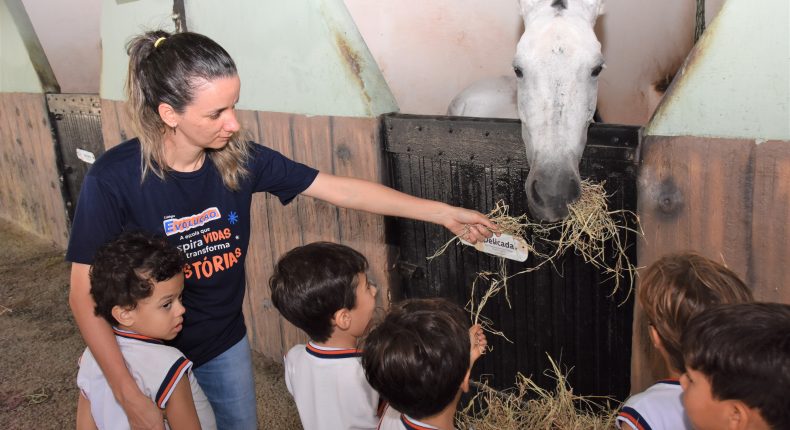 Diversidade do mundo animal encanta alunos do Infantil V em aula-passeio