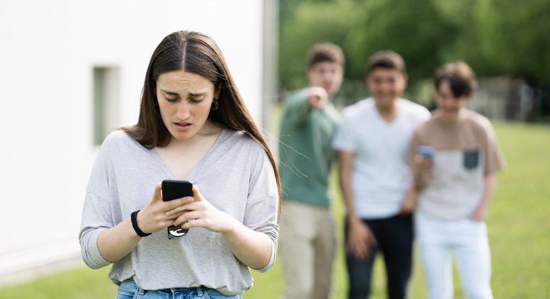 O que é cyberbullying e como combater?