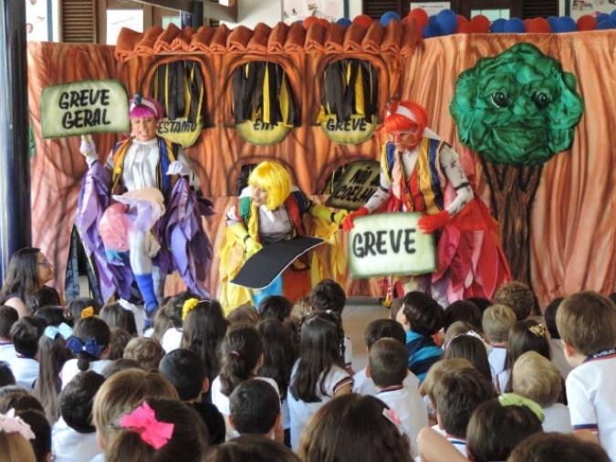 Teatro vai à Escola - Fuzuê no Galinheiro! Educação Infantil